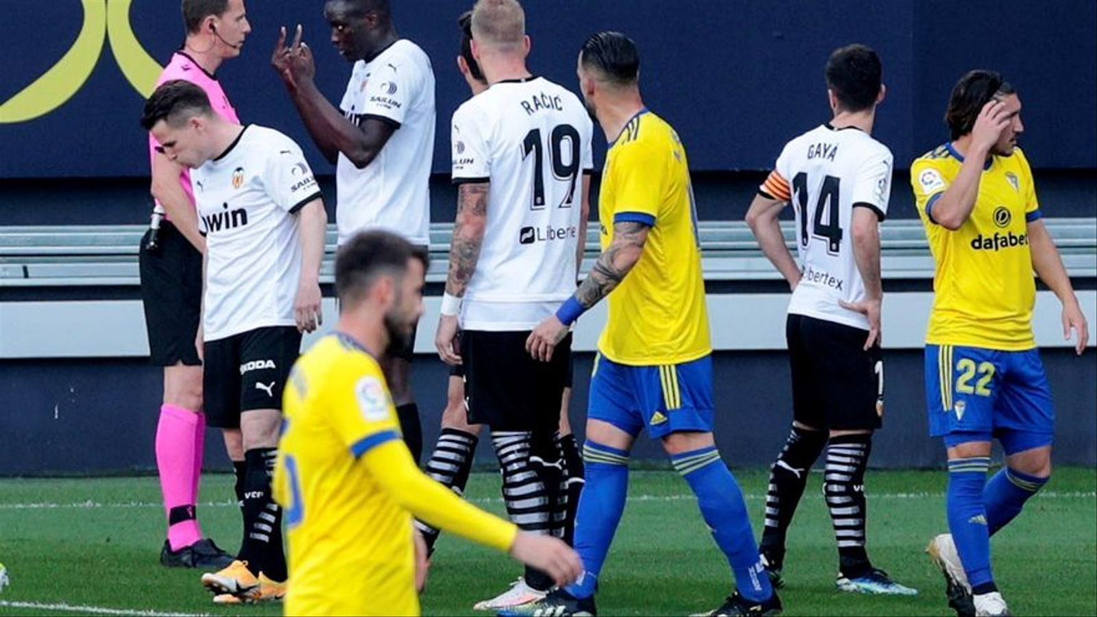 Insults racistes al futbol en Pròxima parada