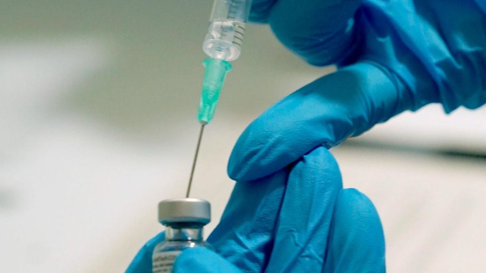 Una mostra de la vacuna de Pfizer
