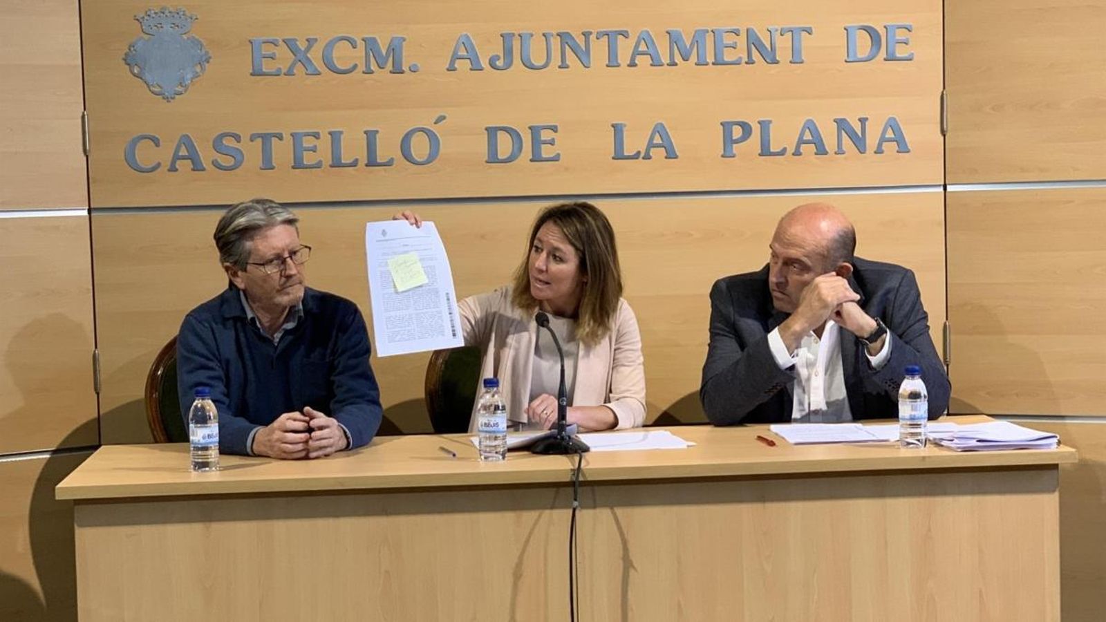 El regidor Juan José Pérez Macián (esquerra) i la portaveu del PP Begoña Carrasco, en una imatge d'arxiu