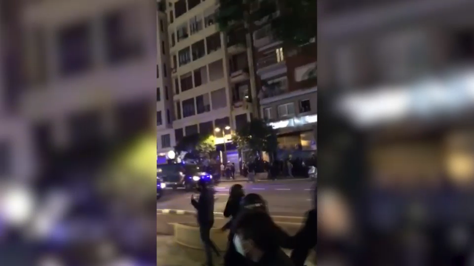 Moment de l'agressió al diputat de Compromís, Carles Esteve