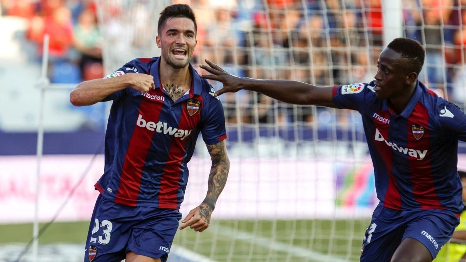 Jason celebra el primer gol del Llevant