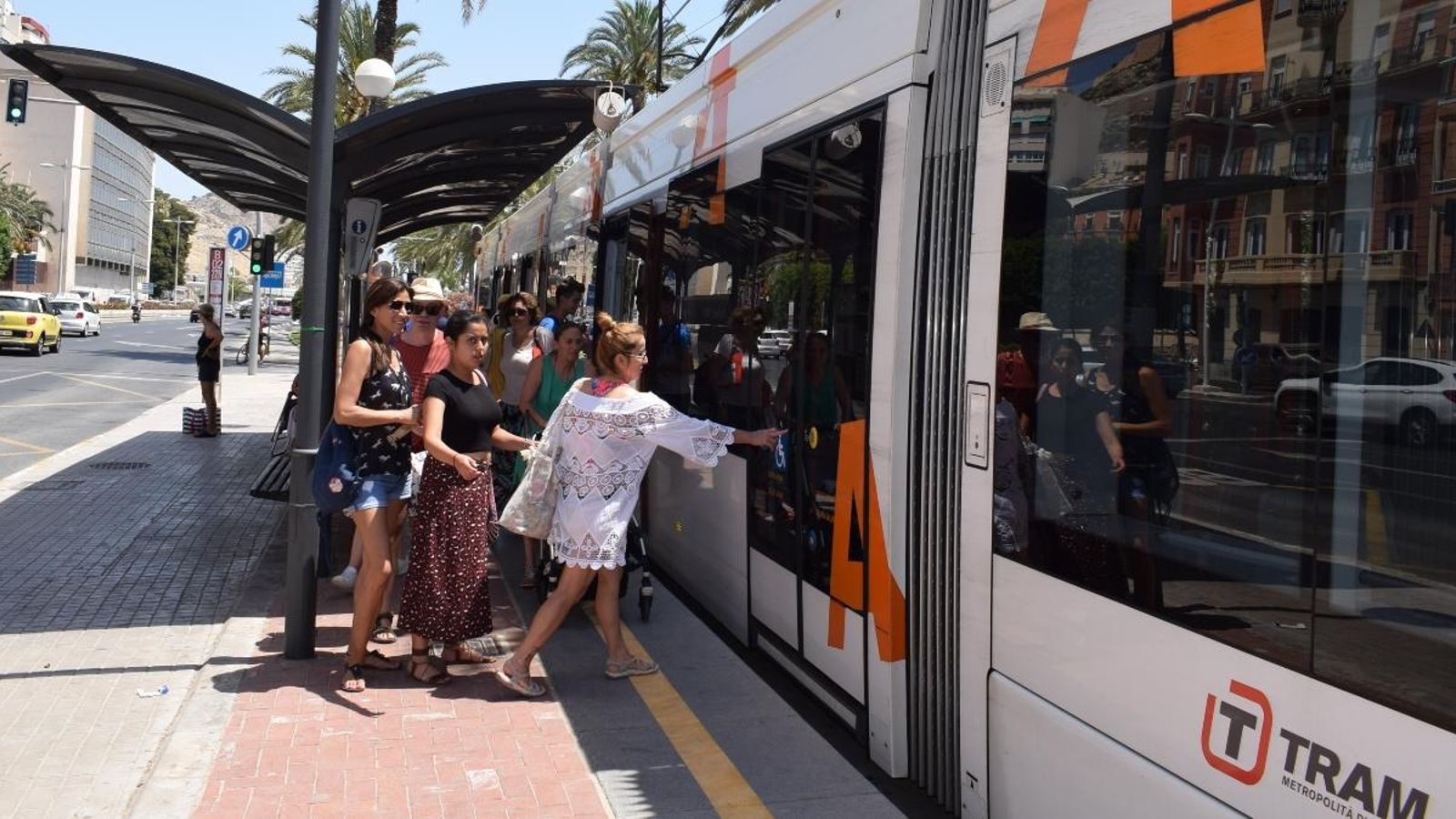 Línia 5 del Tram d'Alacant en una imatge de l'estiu passat