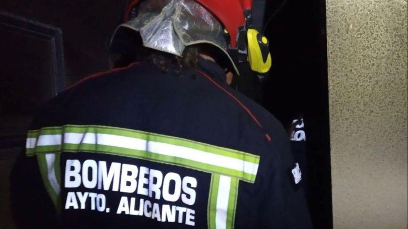 Bombers del SPEIS intervenen en un incendi