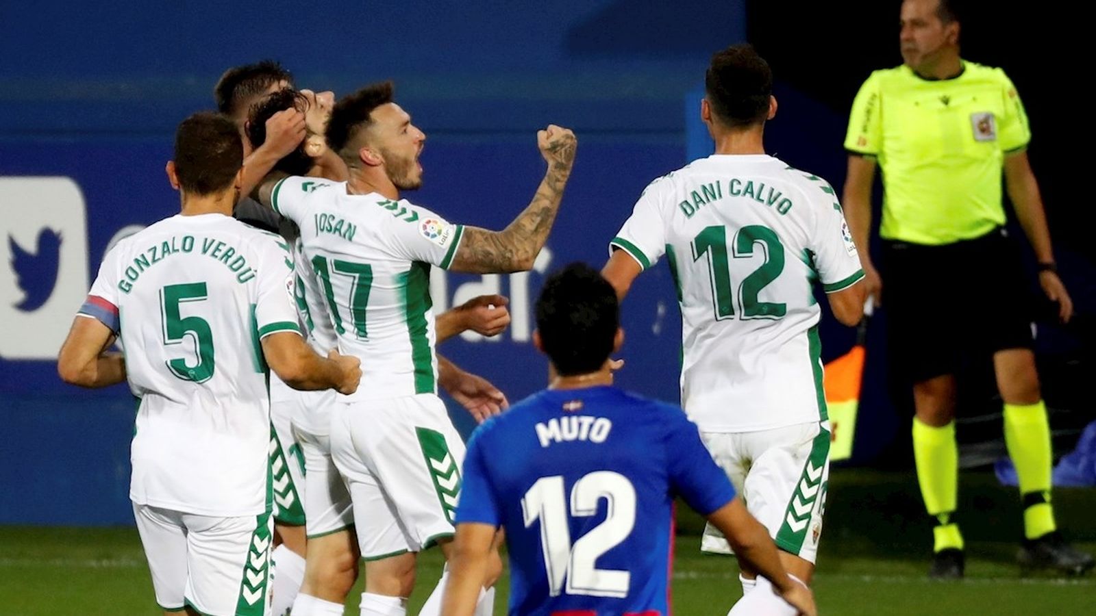 Els jugadors de l'Elx celebren el gol contra l'Eibar