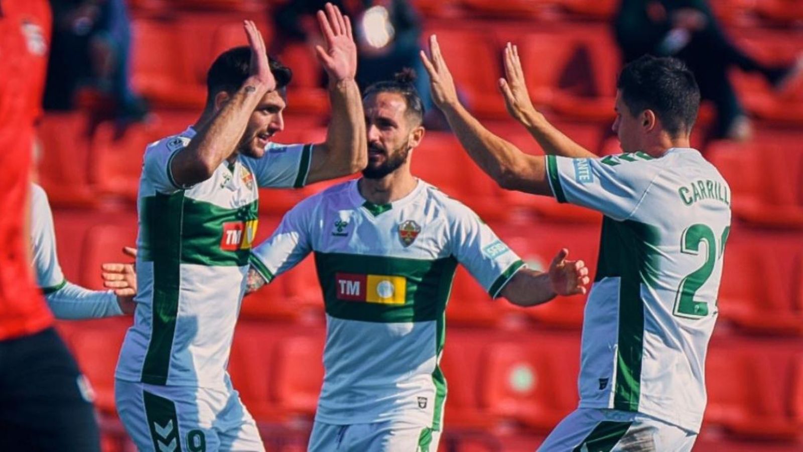 Els davanters argentins Lucas Boyé i Guido Carrillo celebren el gol de l'Elx