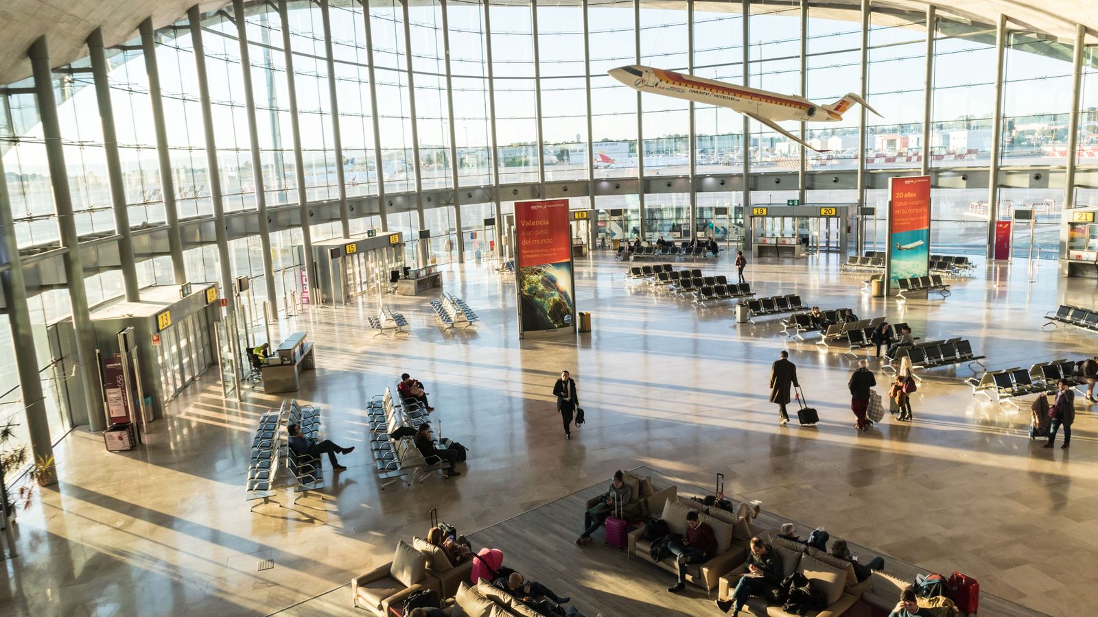 Una de les terminals de l'aeroport de València (arxiu)