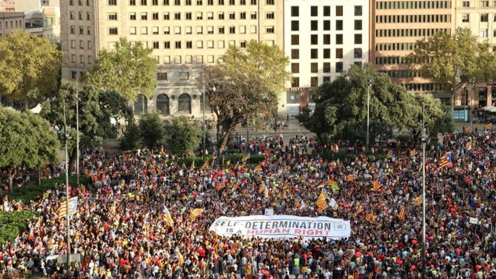 Vista aèria de la plaça Catalunya a Barcelona, aquesta vesprada
