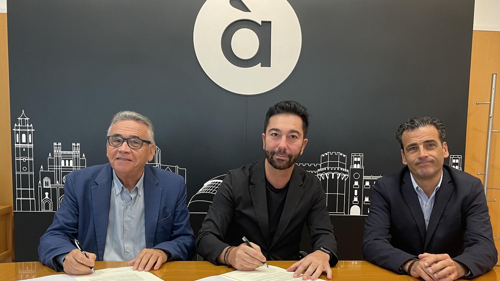 Miquel Francés, president de la CVMC,  Francisco Martínez, president del Clúster i Alfred Costa, director general d’À Punt