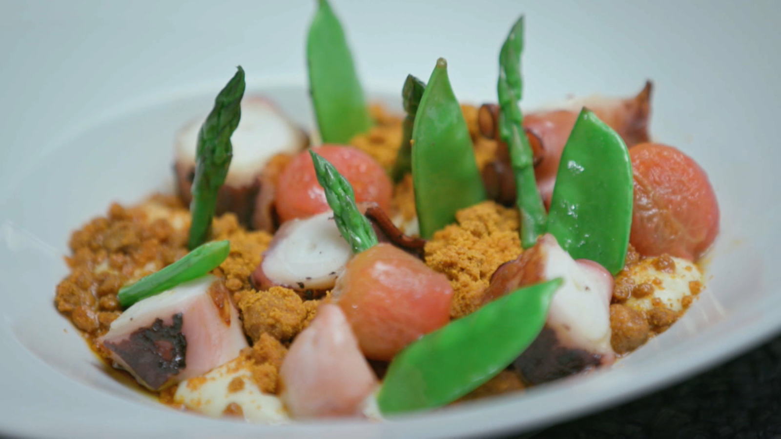 Polp a la planxa amb terra de pebre roig i tirabec