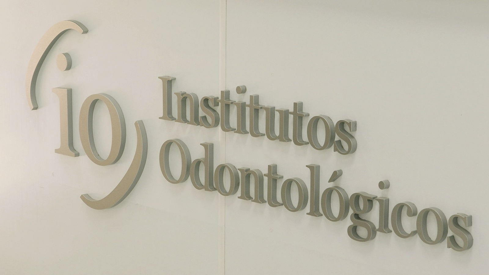 Instituts Odontològics aposta per l’última tecnologia i la formació dels seus professionals