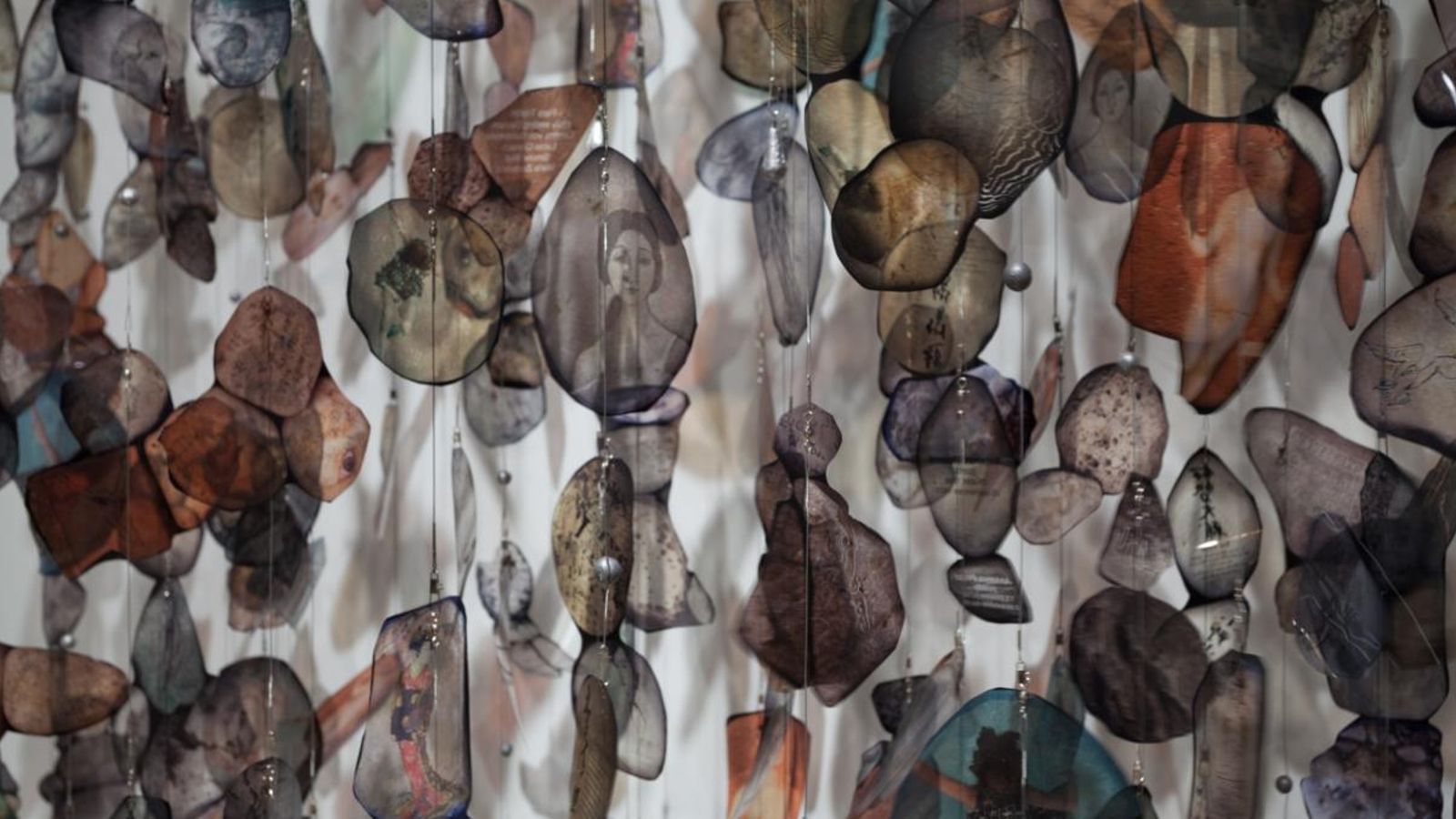 Dones artistes valencianes reivindiquen el seu paper en l\'exposició \"Primers moments\"