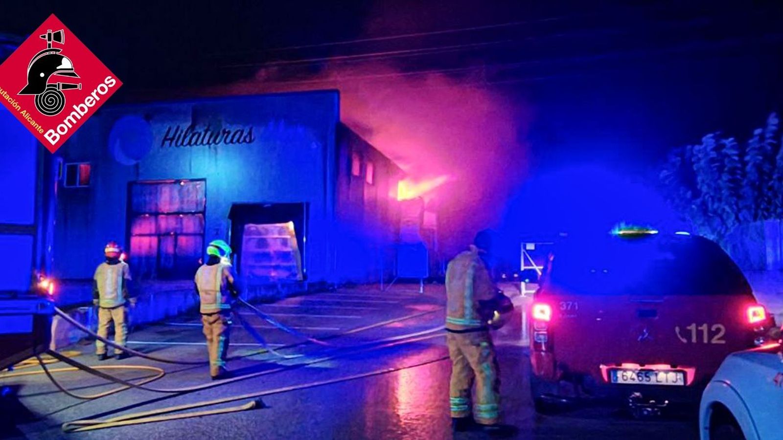 Bombers de quatre parcs intervenen per a extingir l'incendi