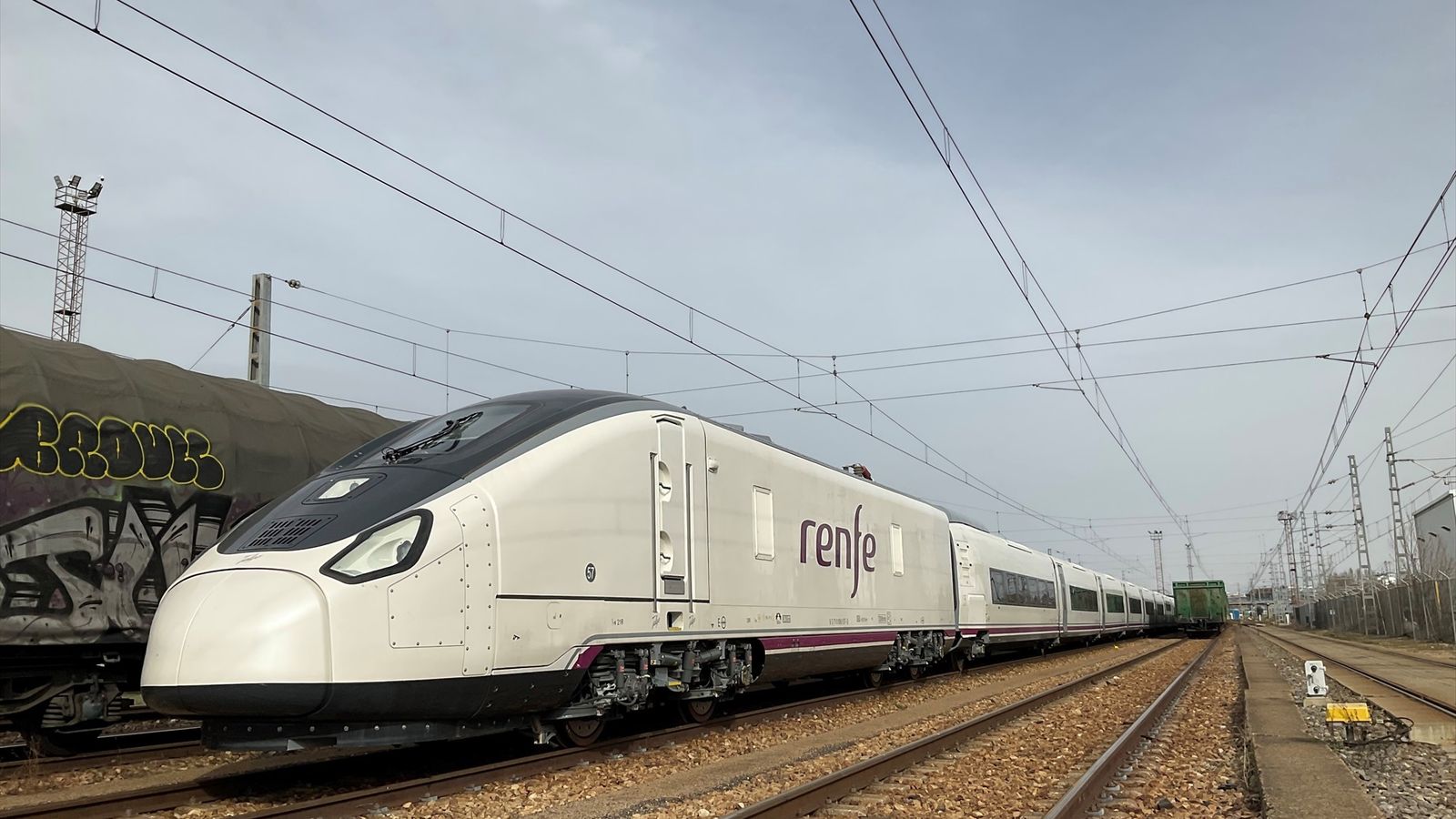 Imatge d0'arxiu d'un tren de Renfe S106