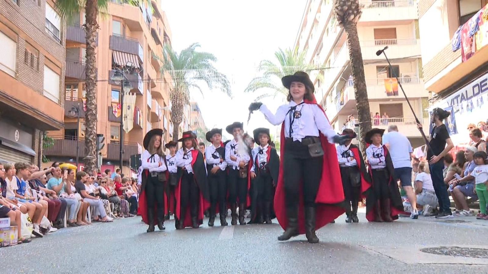L'Entrada infantil marca l'inici del dia gran de les festes de Moros i Cristians d'Ontinyent