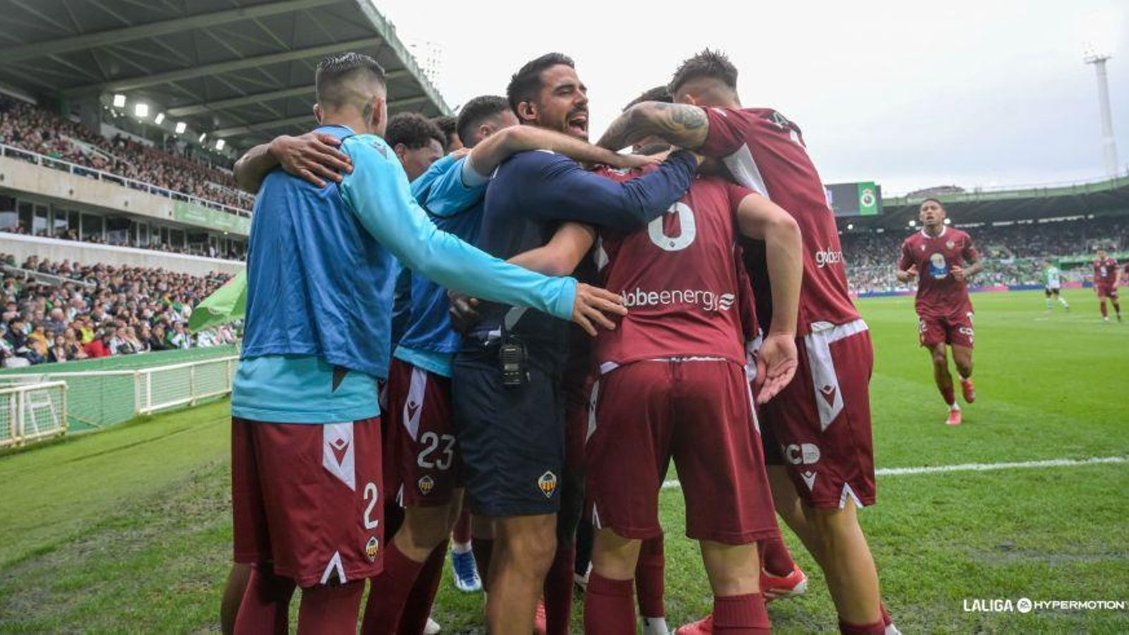 Els jugadors del Castelló celebren el gol
