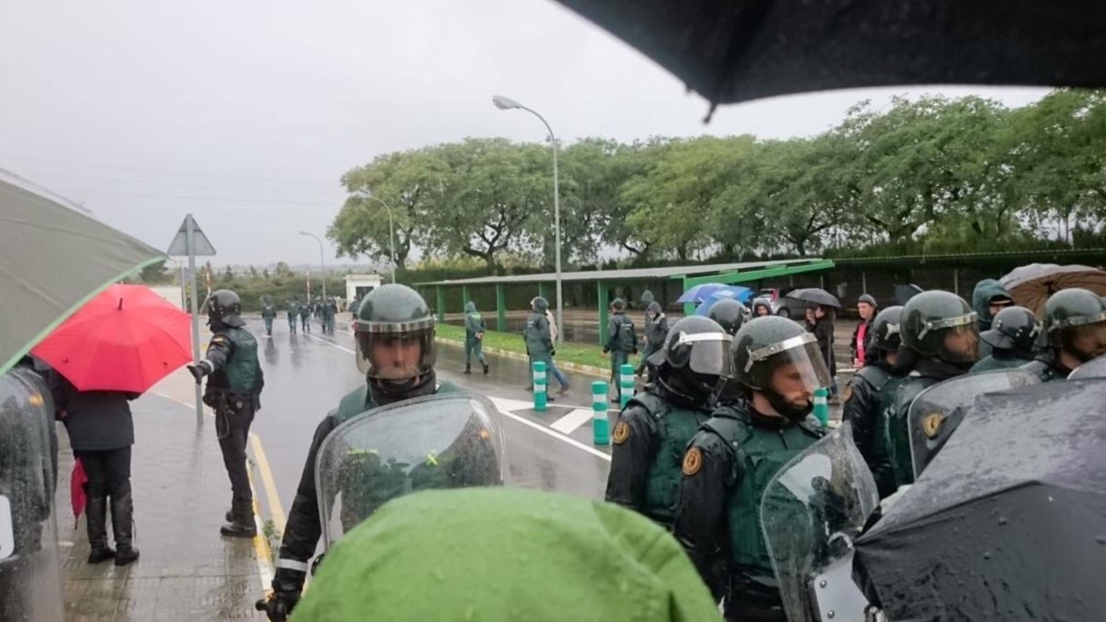 Vídeo de l'exterior de la presó de Picassent aquest diumenge durant la protesta