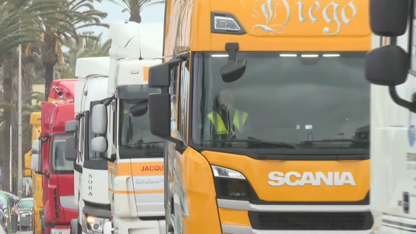 La vaga indefinida de transportistes comença dilluns La vaga indefinida de transportistes comença aquest dilluns