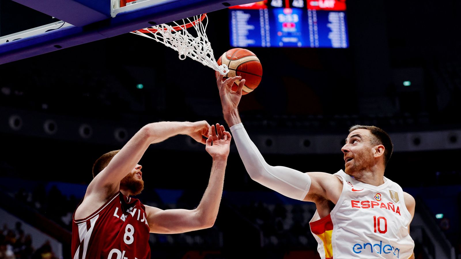 Claver, en una acció del partit