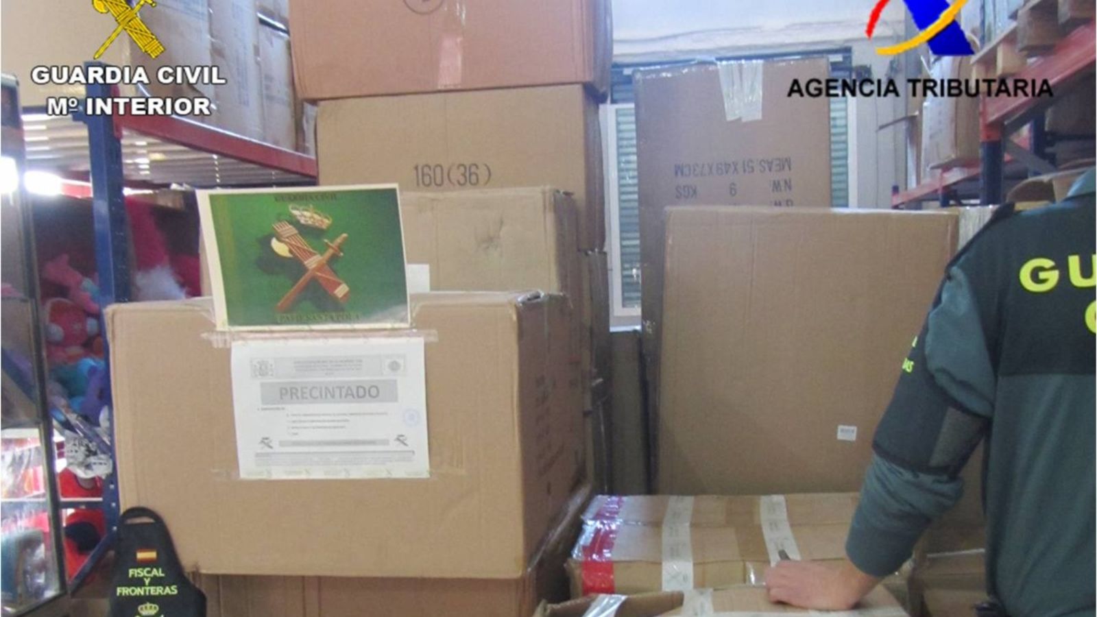 Confisquen vora 25.000 peces de roba falsificades.