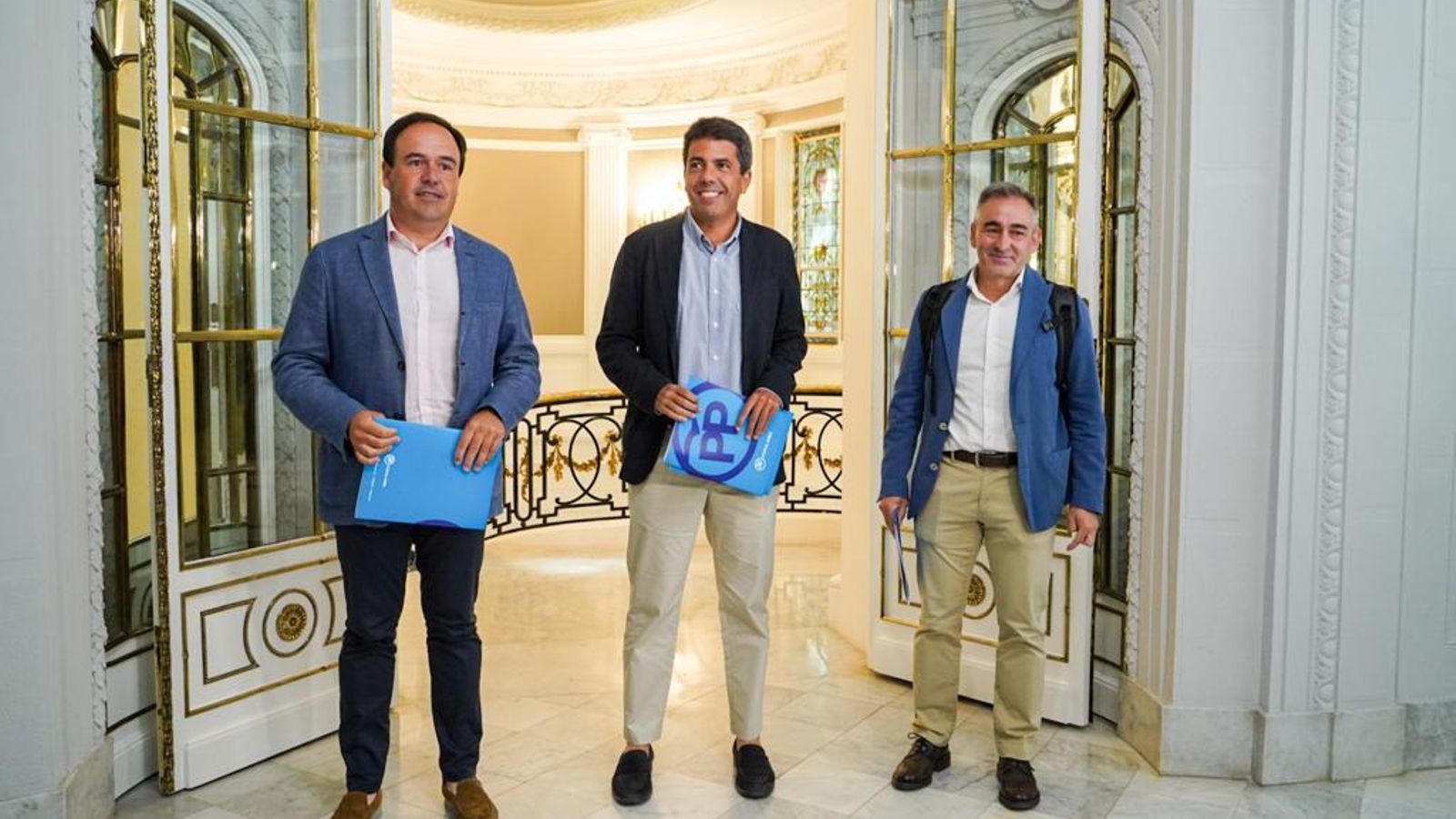 La delegació del PP per a negociar la investidura de Mazón La delegació del PP per a negociar la investidura de Mazón, en el centre