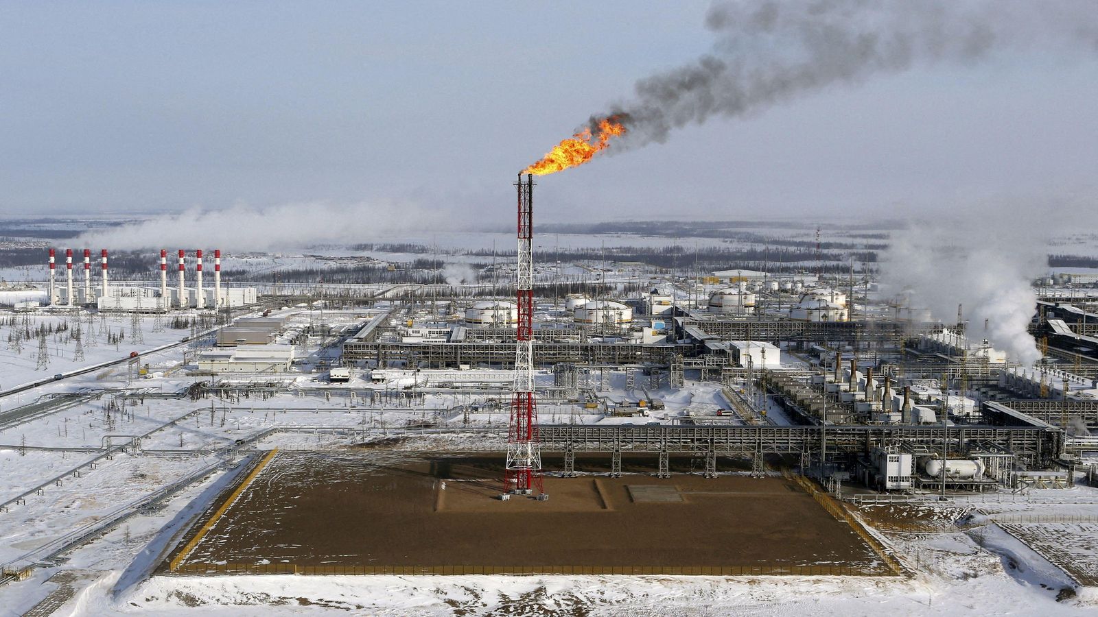 Instal·lacions petrolieres a la Sibèria russa, en una imatge d'arxiu