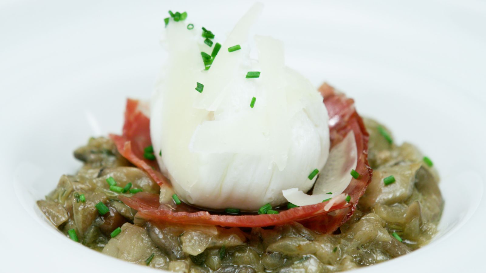 Ous escalfats amb ragú de bolets