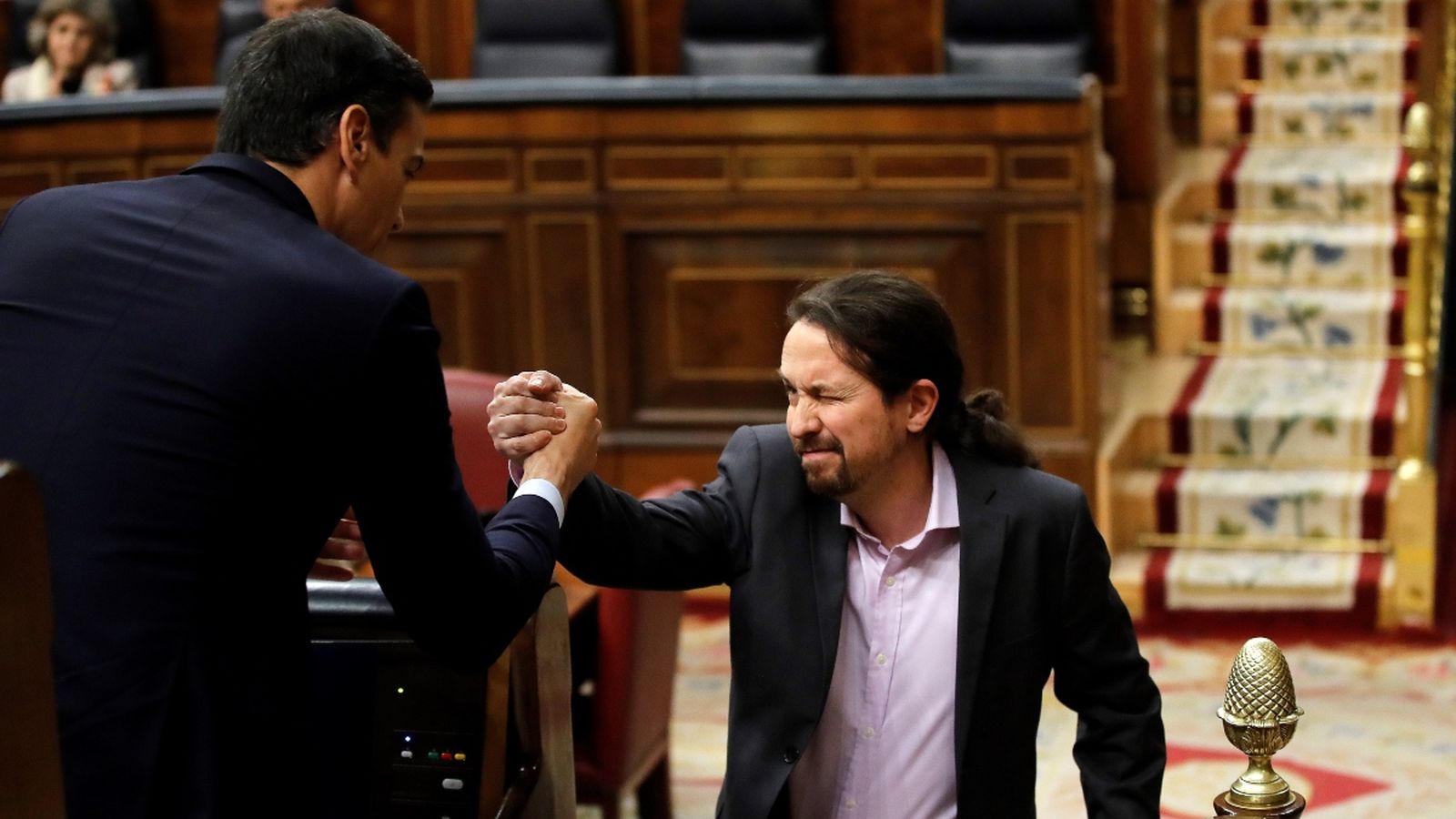 Iglesias i Sánchez en el Congrés durant el debat d'investidura