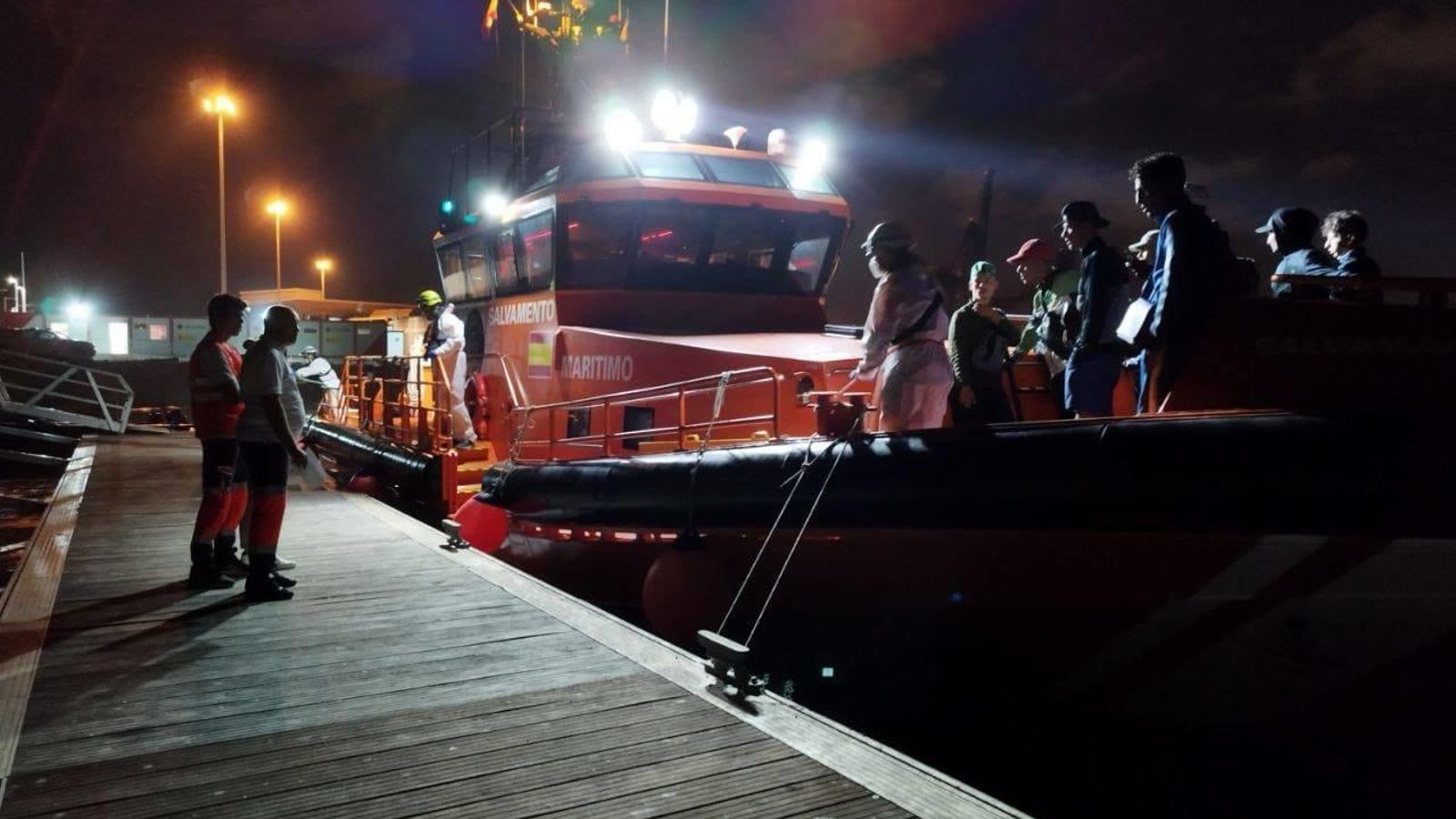 Salvament Marítim i Creu Roja en el port d'Alacant
