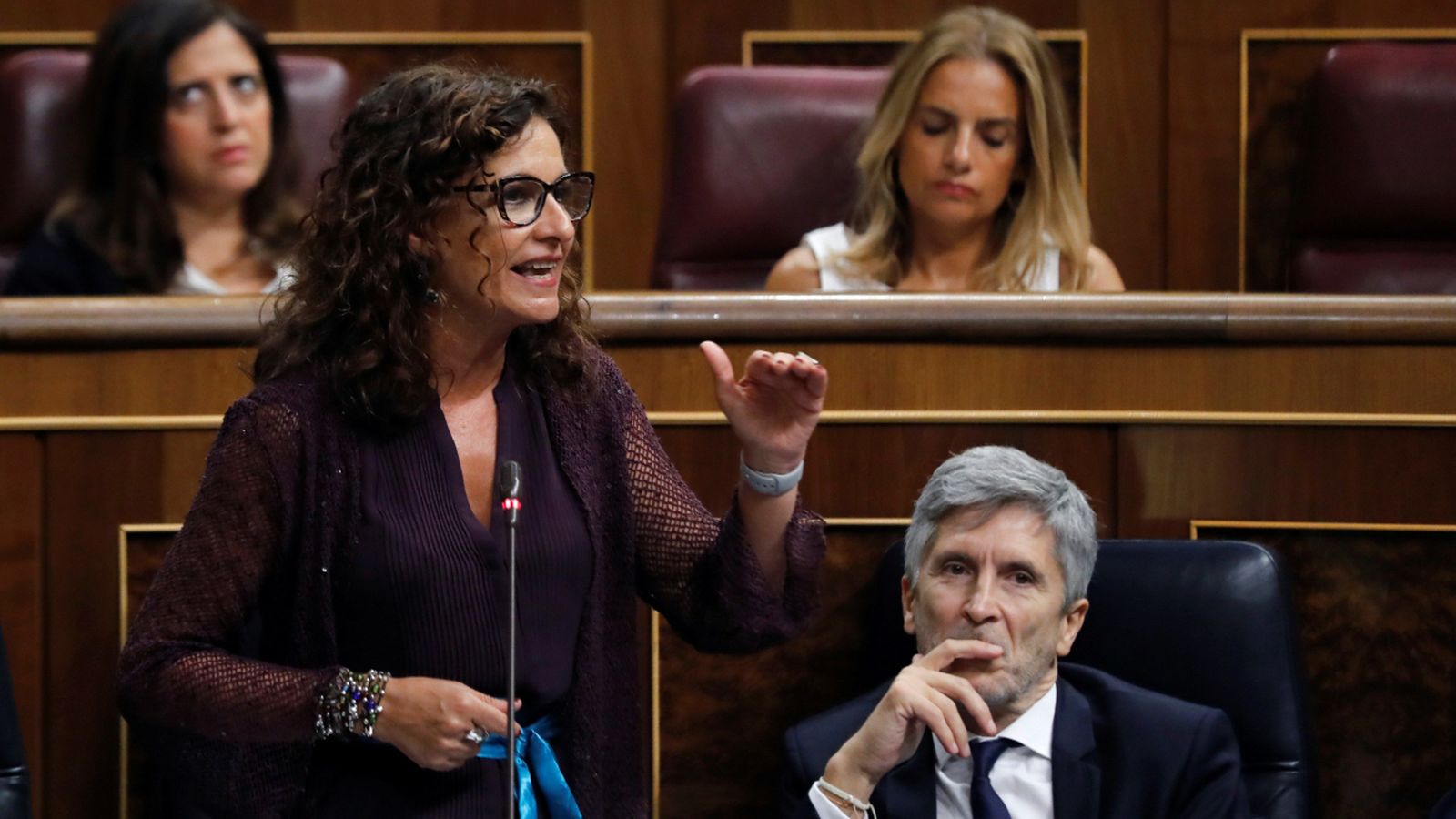 María Jesús Montero, ministra d’Hisenda, durant la sessió de control al govern espanyol