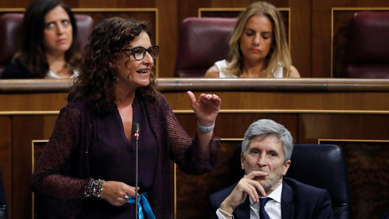María Jesús Montero, ministra d’Hisenda, durant la sessió de control al govern espanyol