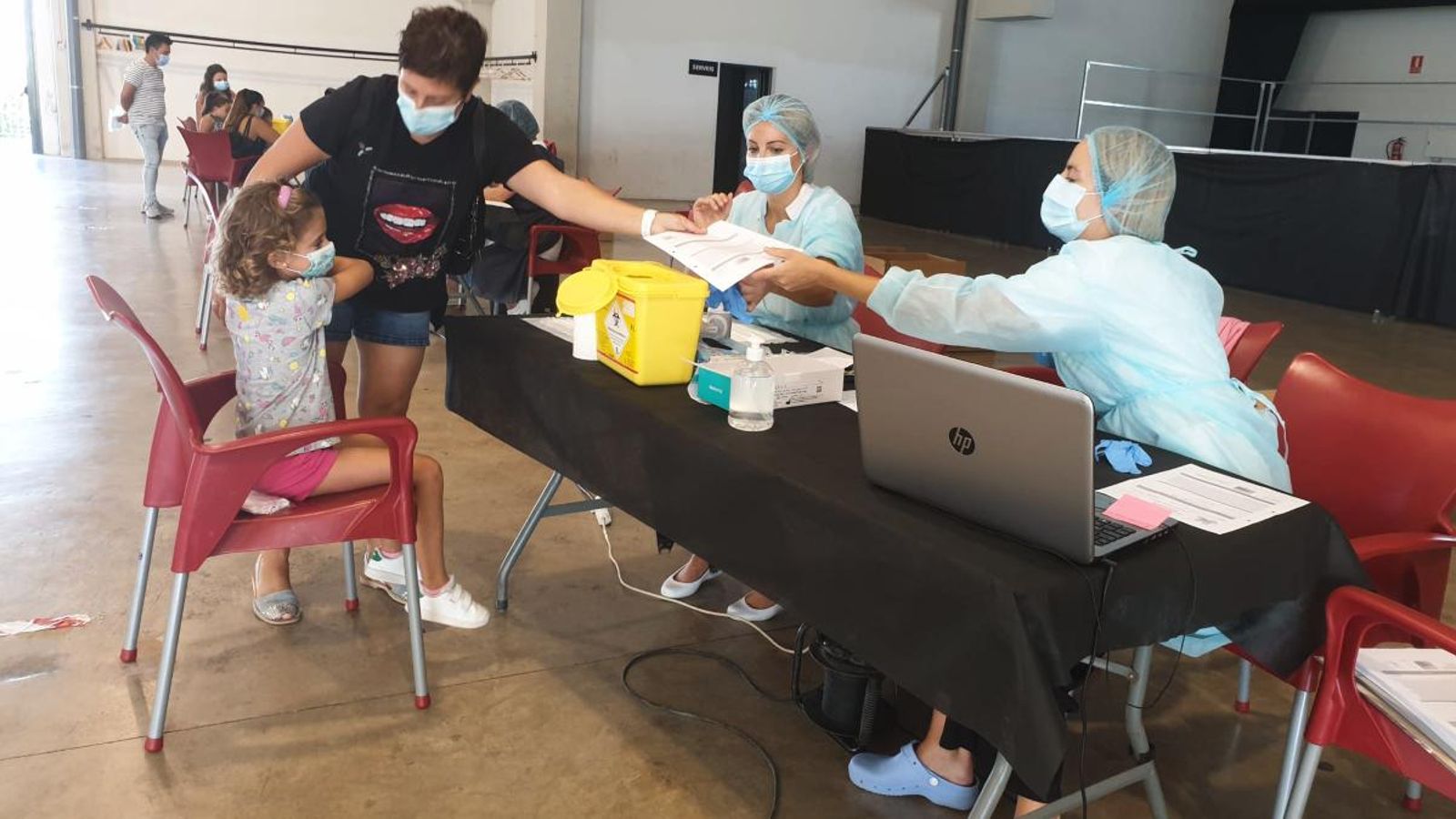 Personal mèdic realitza tests ràpids a Sant Joan de Moró aquest diumenge