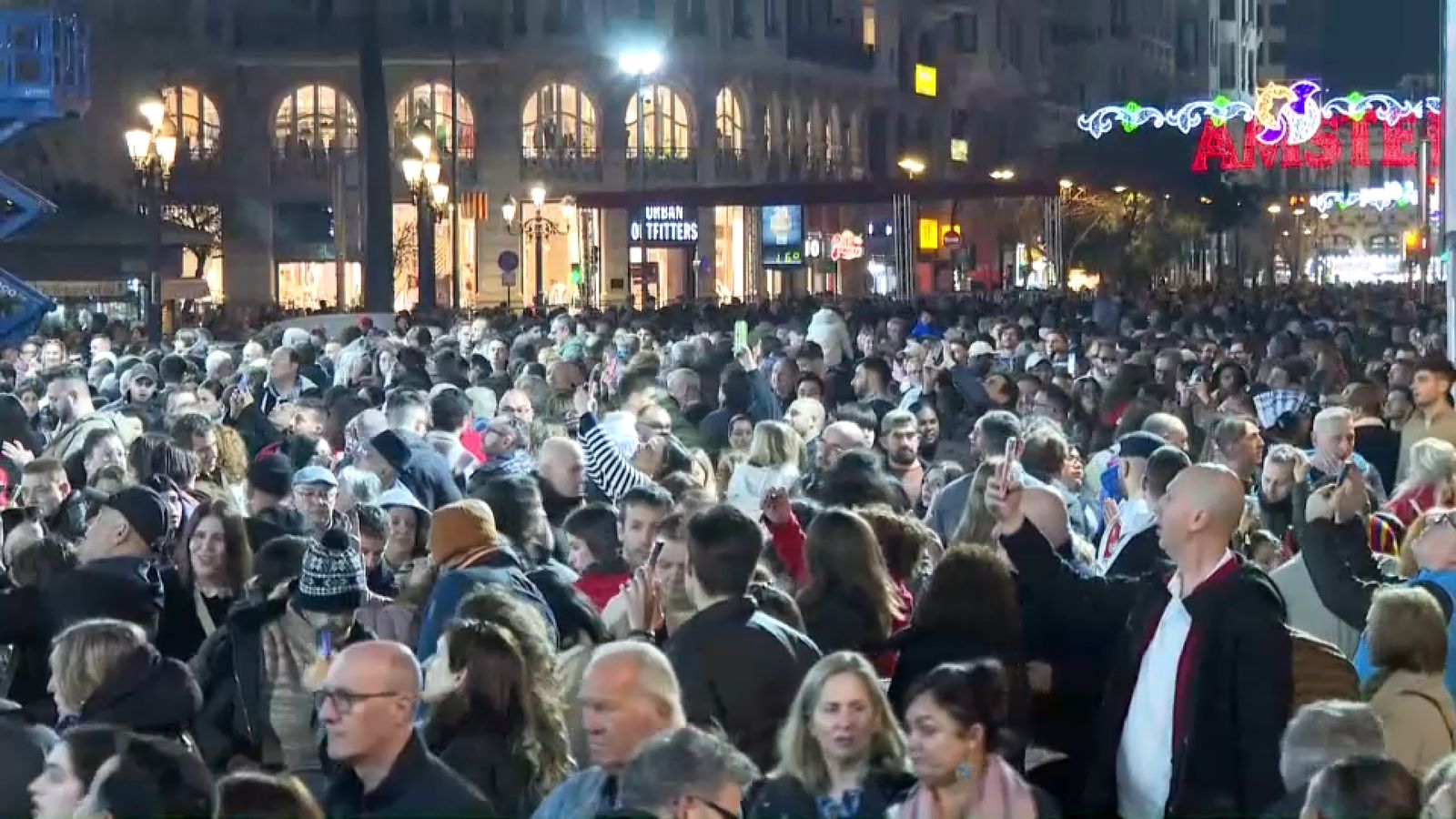 La plaça de l'Ajuntament de gom a gom este dissabte