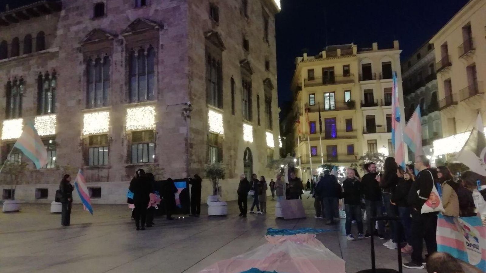 Concentració de Lambda a la plaça Manises