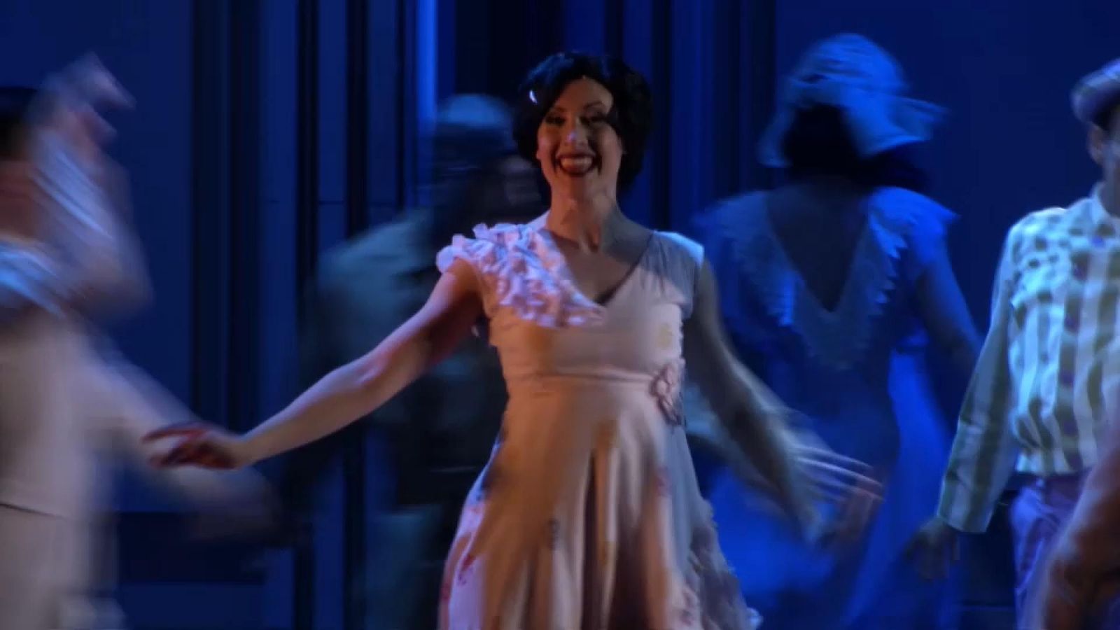 L’artista valenciana Empar Esteve  interpreta la Cyd Charisse en el musical 'Cantant sota la pluja'