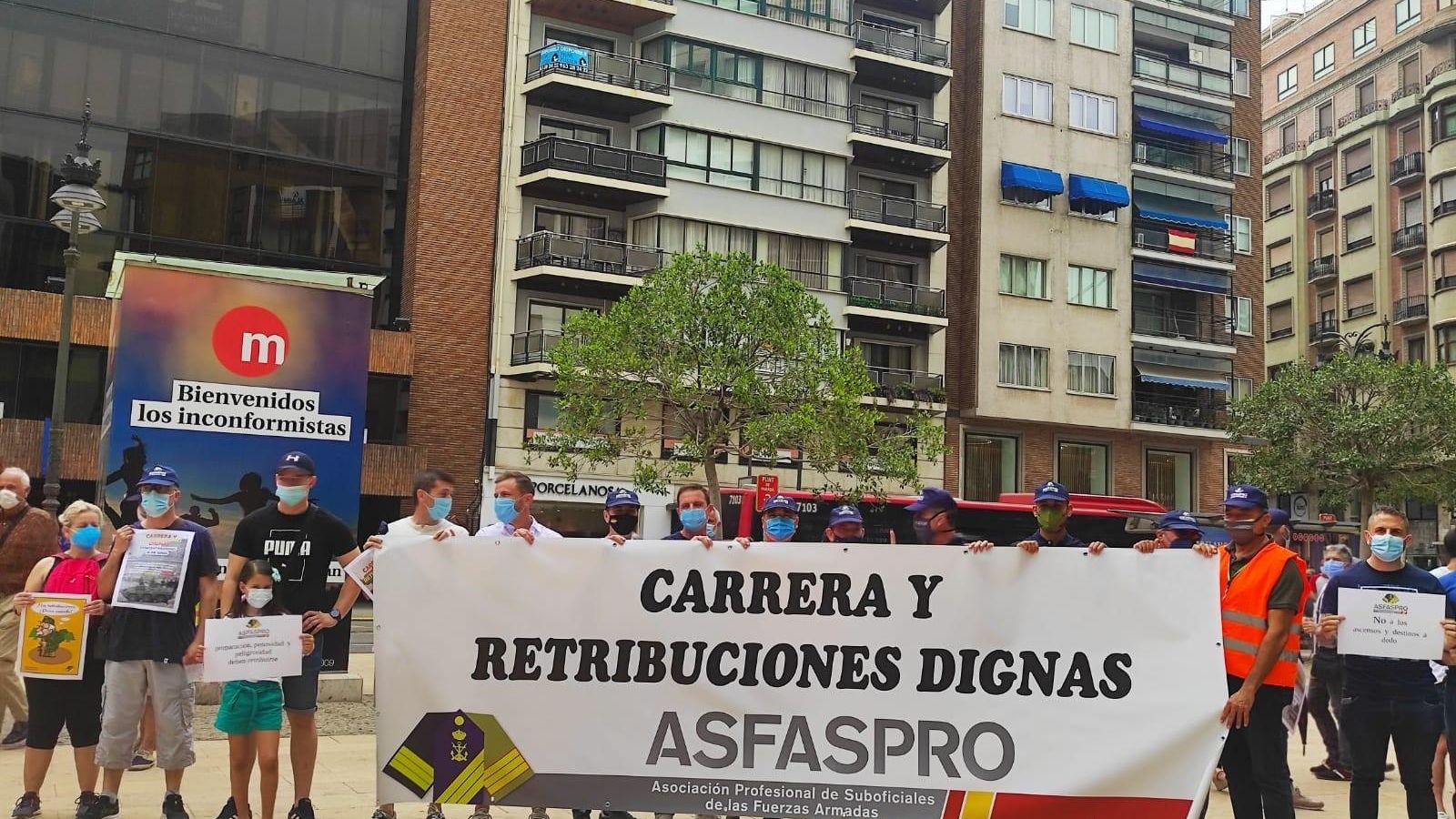 Militars durant la manifestació per retribucions més justes al seu treball