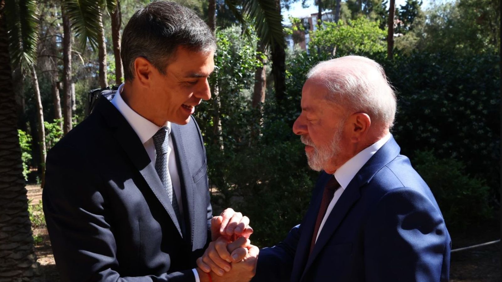Sánchez i Lula es donen la mà afectuosament a Barcelona