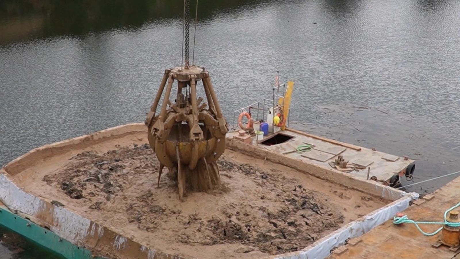 El fang acumulat al pantà de Forata retarda el desembassament controlat