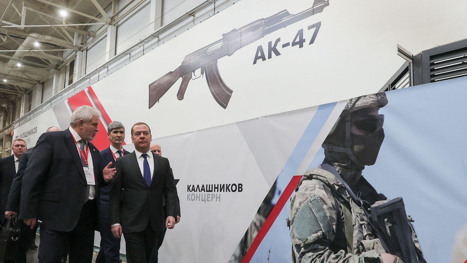 Dmitry Medvédev visita la planta del Grup Kalashnikov a Izhevsk, Rússia