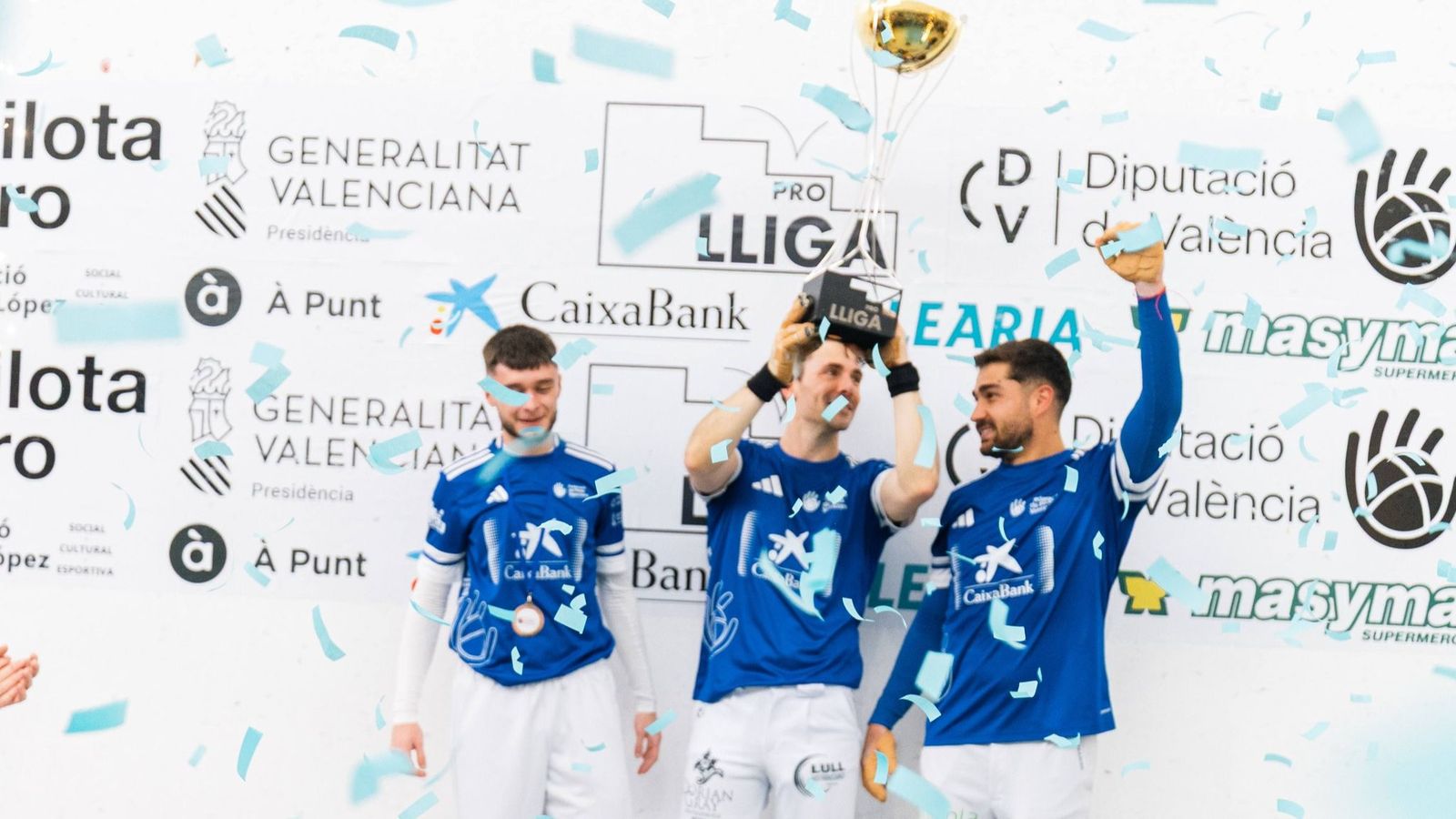 Nacho i Francés, amb el trofeu de campions