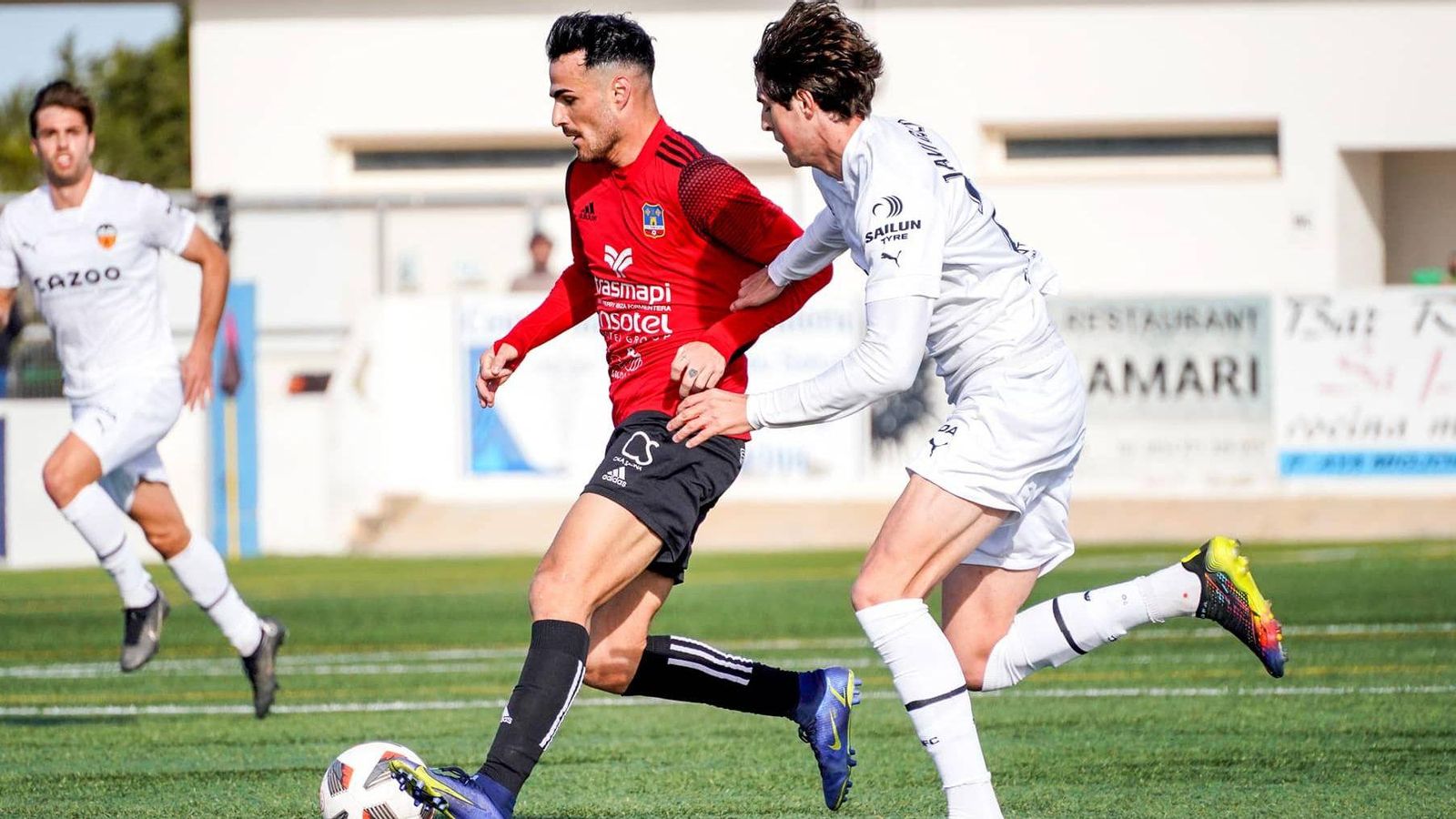 Javi Guerra, en una acció del partit