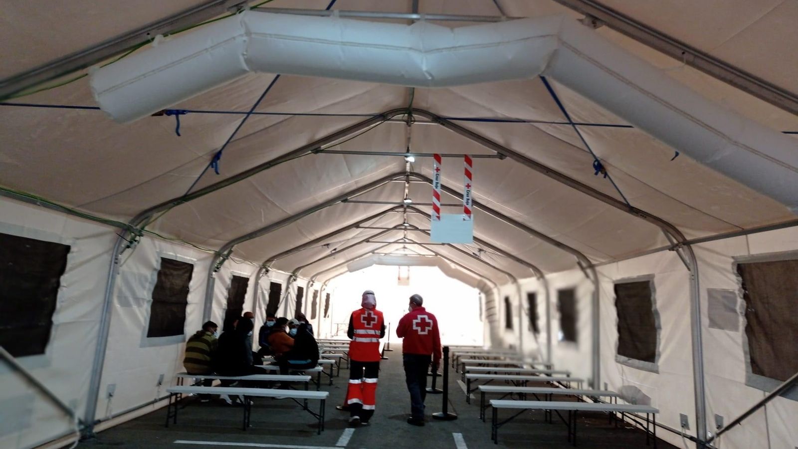 Creu Roja atén deu immigrants, dos d'ells menors d'edat, de l'última pastera que ha arribat a Alacant