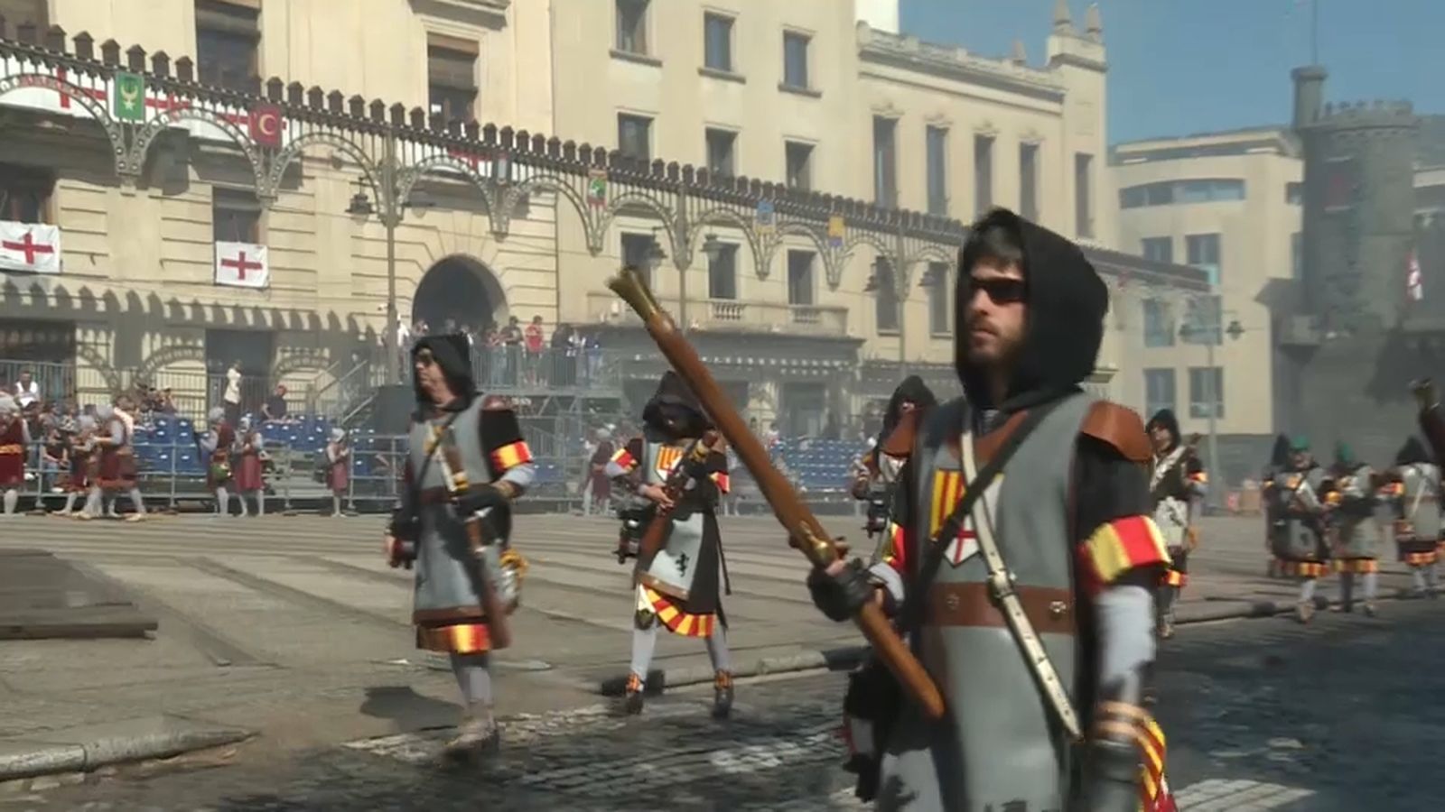 Alguns dels tiradors que han participat en l'Alardo matinal, en l'última jornada festiva d'Alcoi