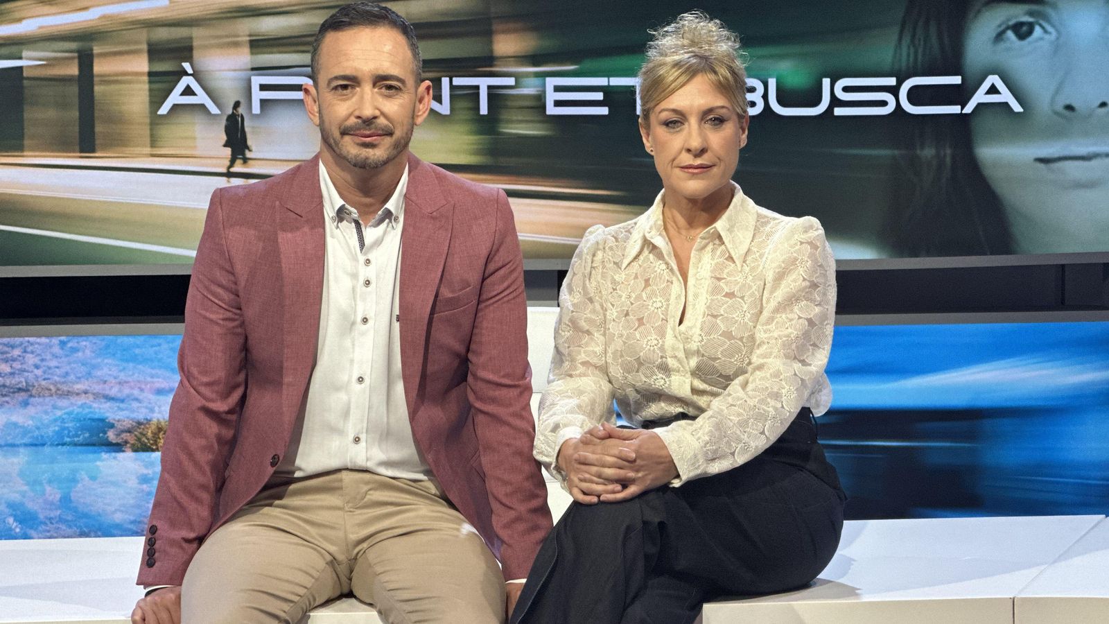 Cada dimecres a les 22:30 hores, Juan Nieto i Mireia Llinares, presenten 'A Punt et busca', el programa d'À Punt que aborda el fenomen de la desaparició de persones a la Comunitat Valenciana Cada dimecres a les 22:30 hores, Juan Nieto i Mireia Llinares, presenten 'A Punt et busca', el programa d'À Punt que aborda el fenomen de la desaparició de persones a la Comunitat Valenciana