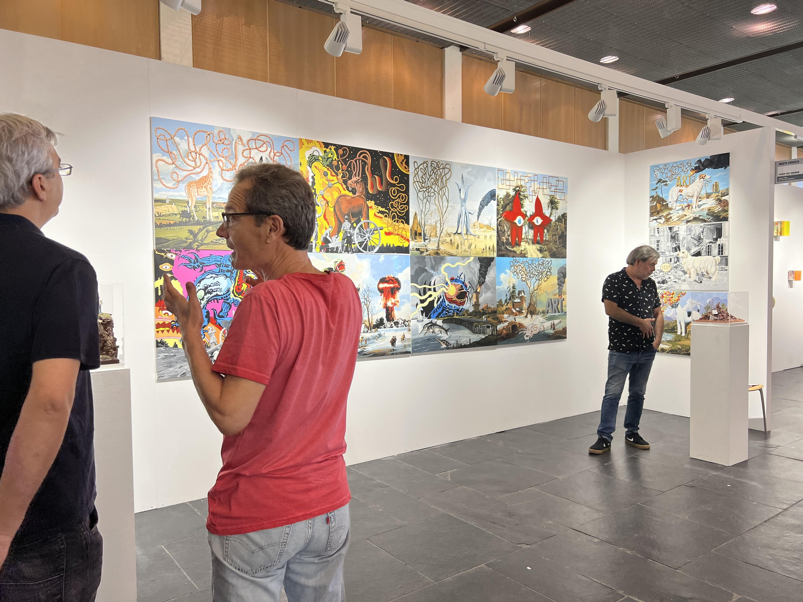 Estand de l’artista convidat Óscar Seco, amb la sèrie 'Vamos a morir todos'