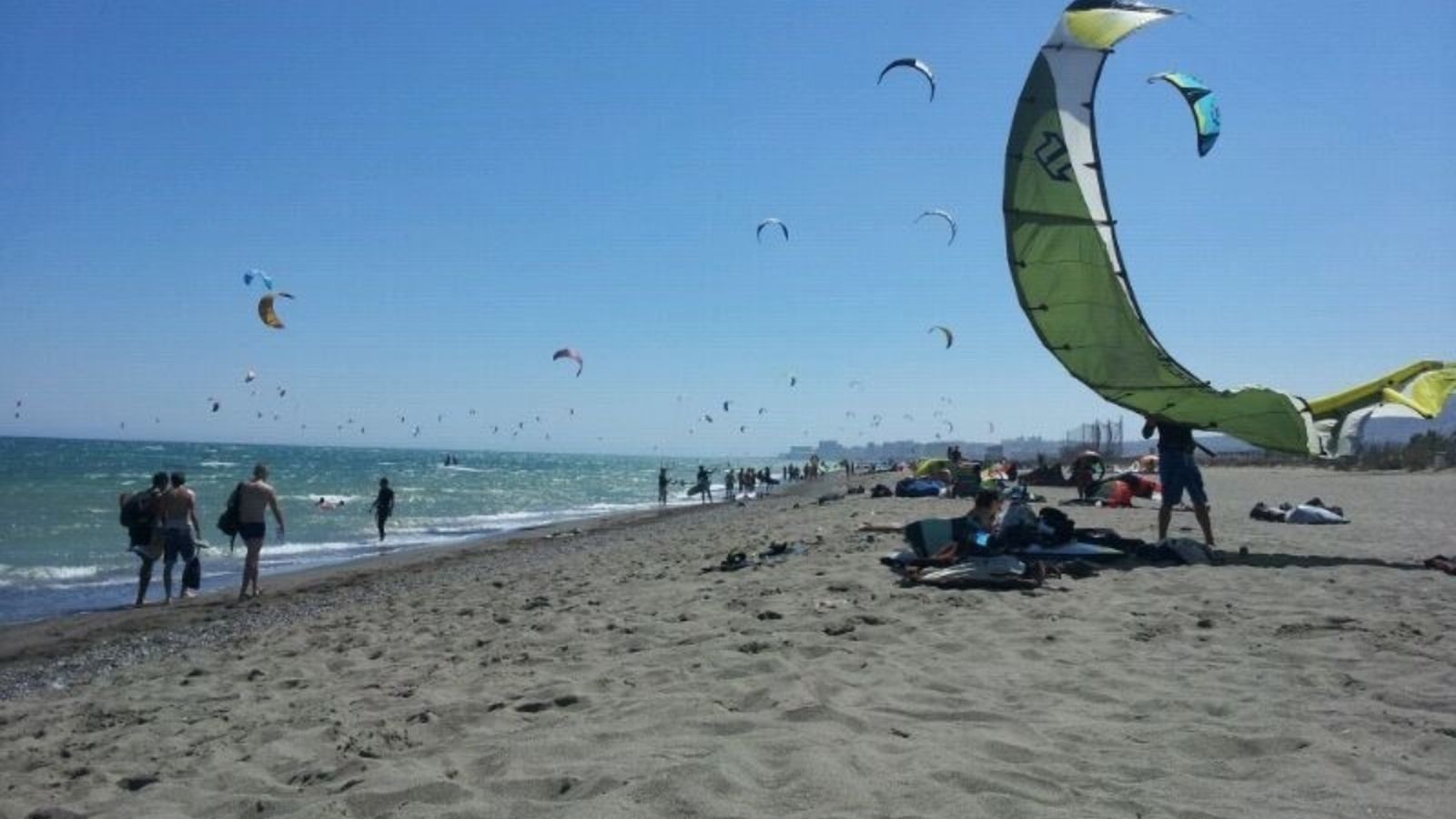 La proposta pretén canviar l'apartat del pla que regula els usos de les platges naturals, especialment pel que fa als esports nàutics