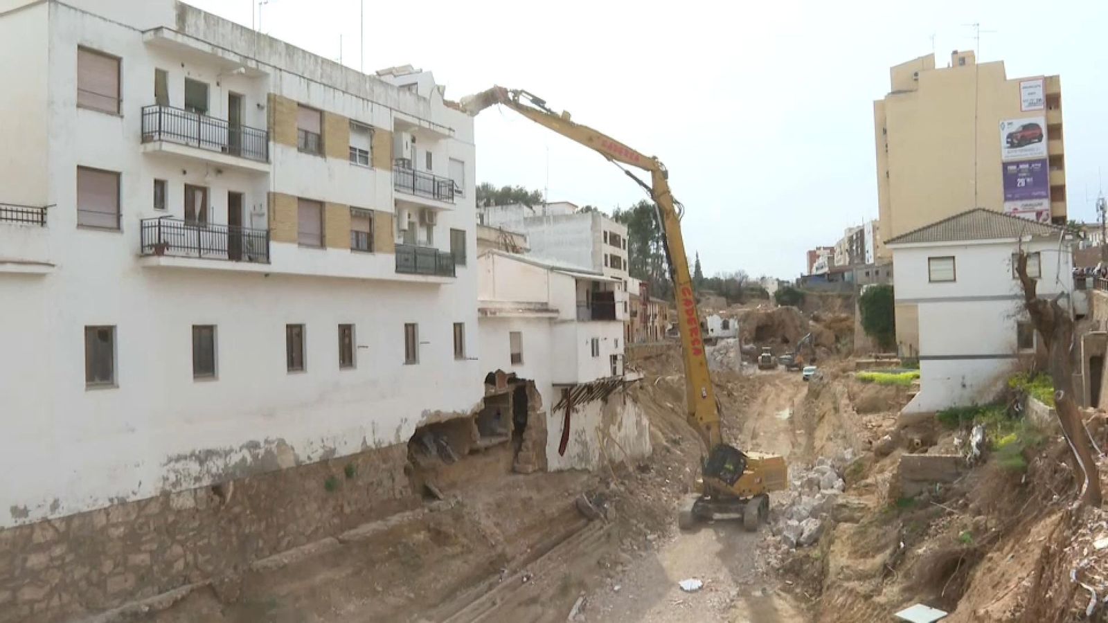 Ha fet falta portar maquinària pesant per a escometre esta tasca