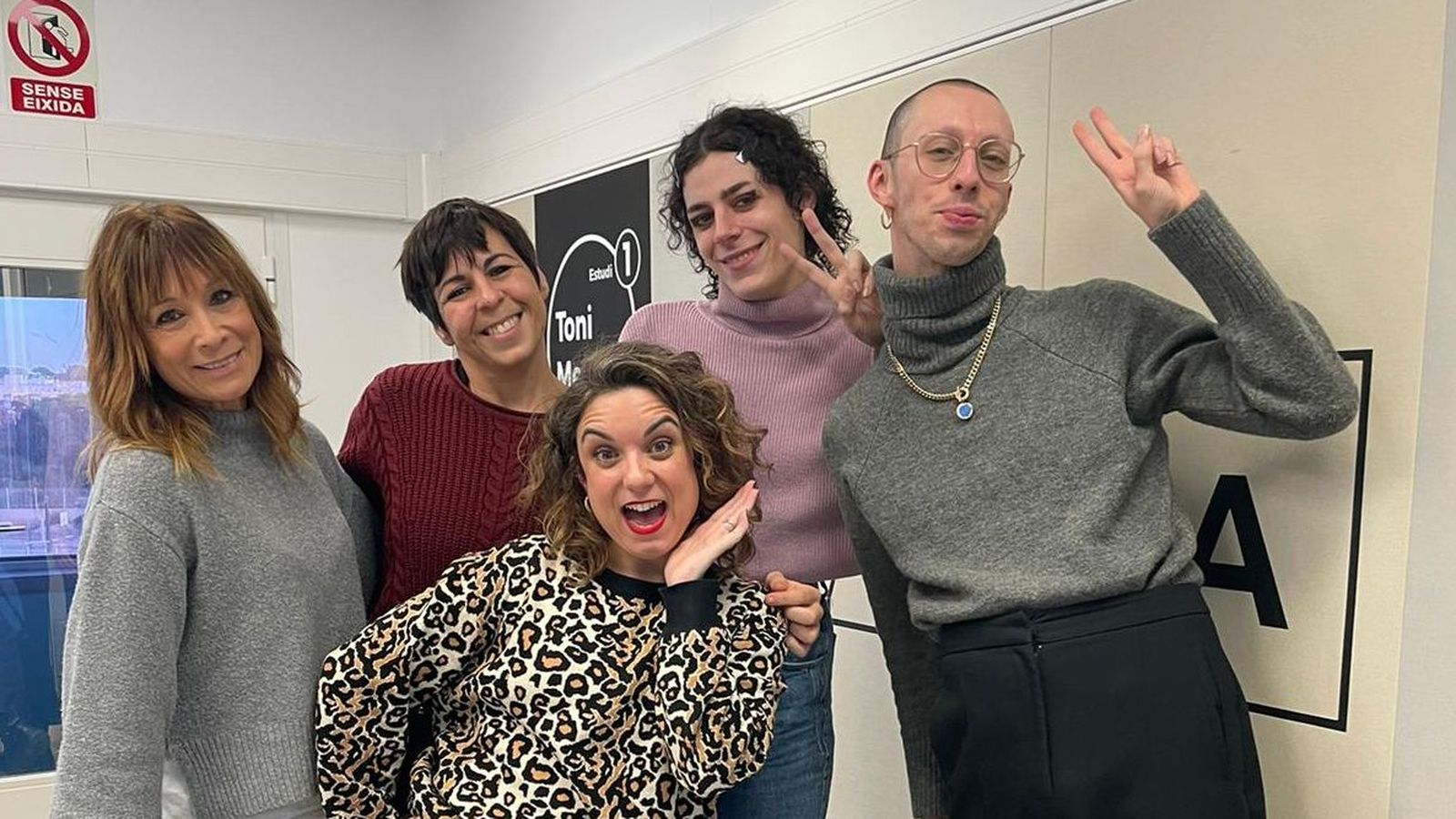 02.12.2022 | Pega-li la volta: "Todo lo que pasó mientras hacíamos el eyeliner"