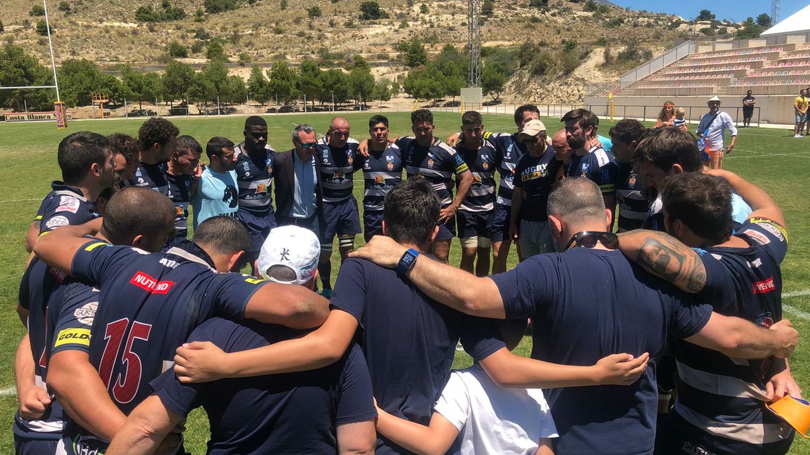 Els jugadors de La Vila, al camp del Pantà