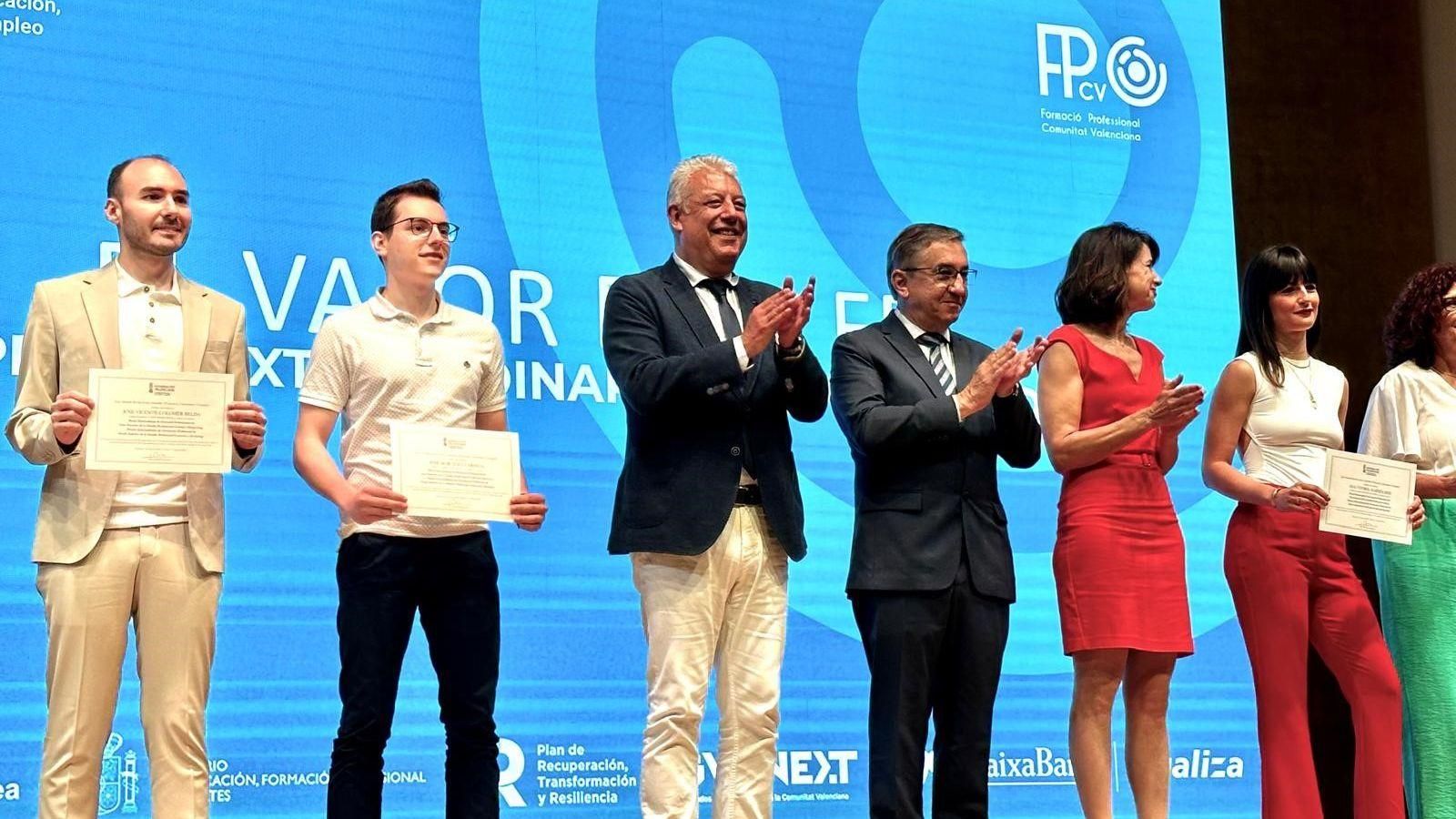 El conseller Rovira (primer per la dreta), durant la jornada "El valor de l'FP" a Alacant