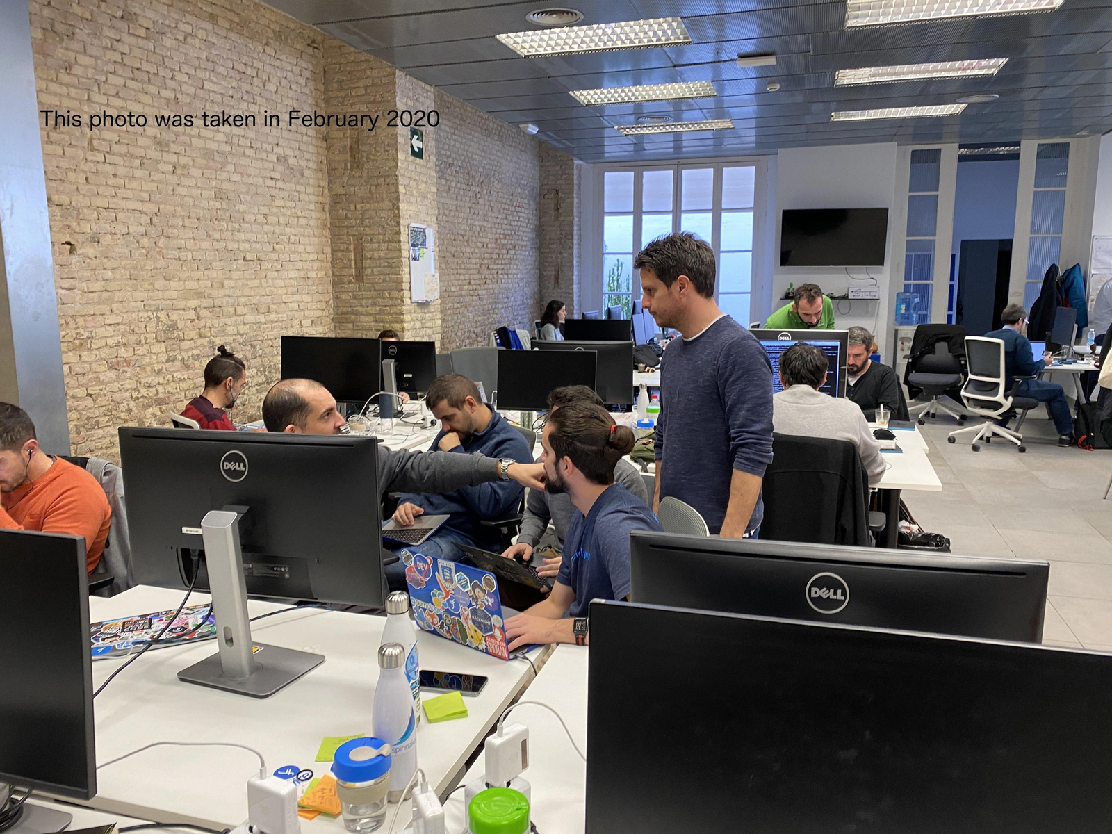 Treballadors de la seu de València en una imatge d'arxiu abans de la pandèmia